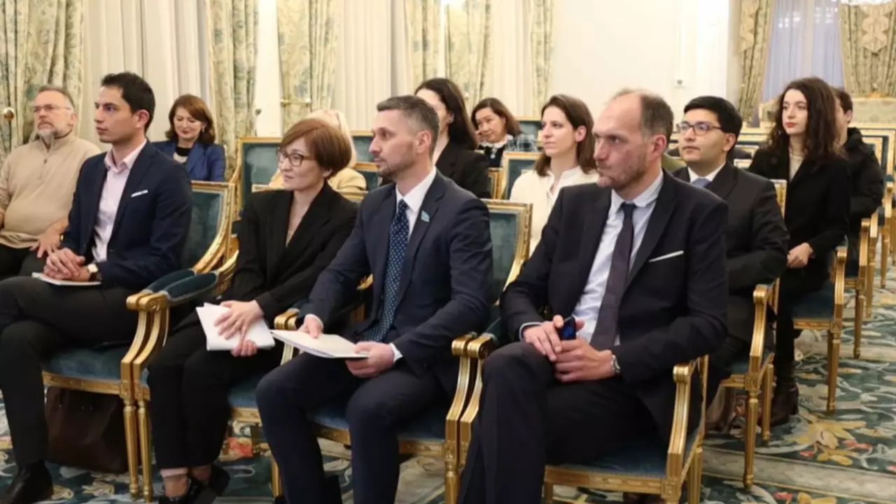Қазақстанның жаңа Конституция жобасы Парижде таныстырылды