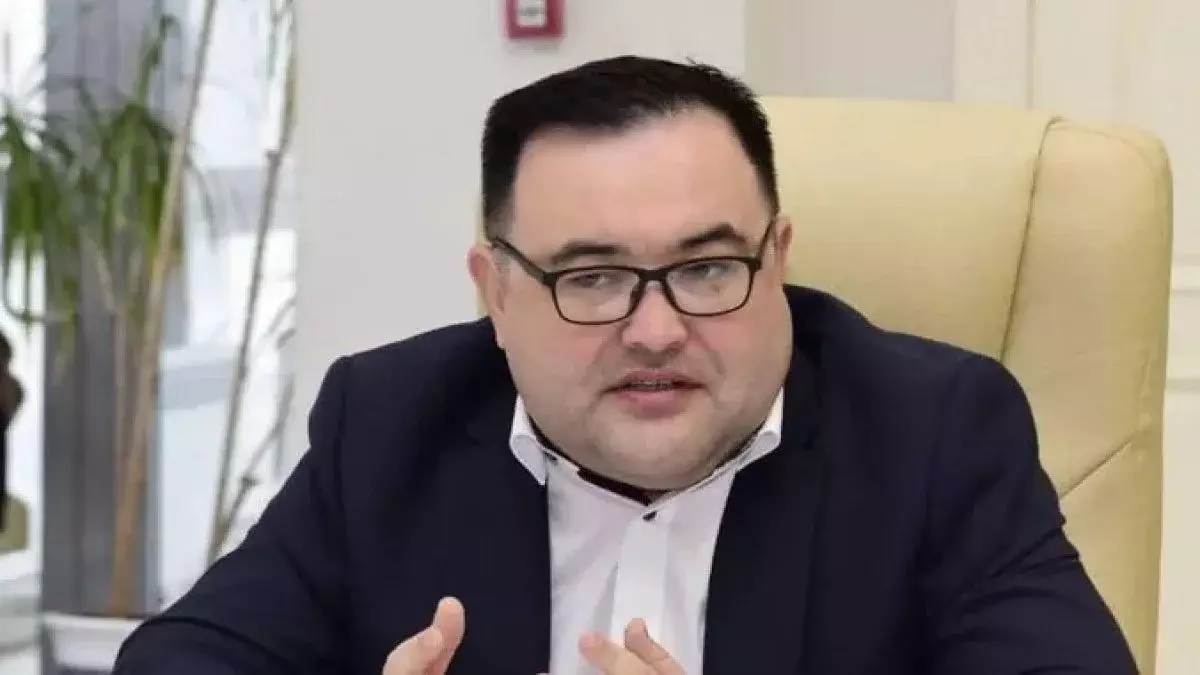 Казахстанцы потребовали наказать депутата за оскорбление казахского языка: что он ответил