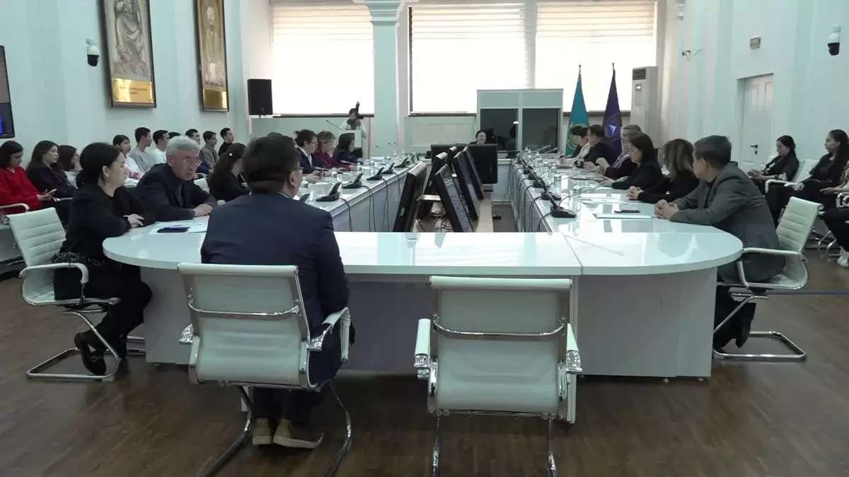 ҚазҰУ-де референдум өткізудің конституциялық-құқықтық негізі талқыланды