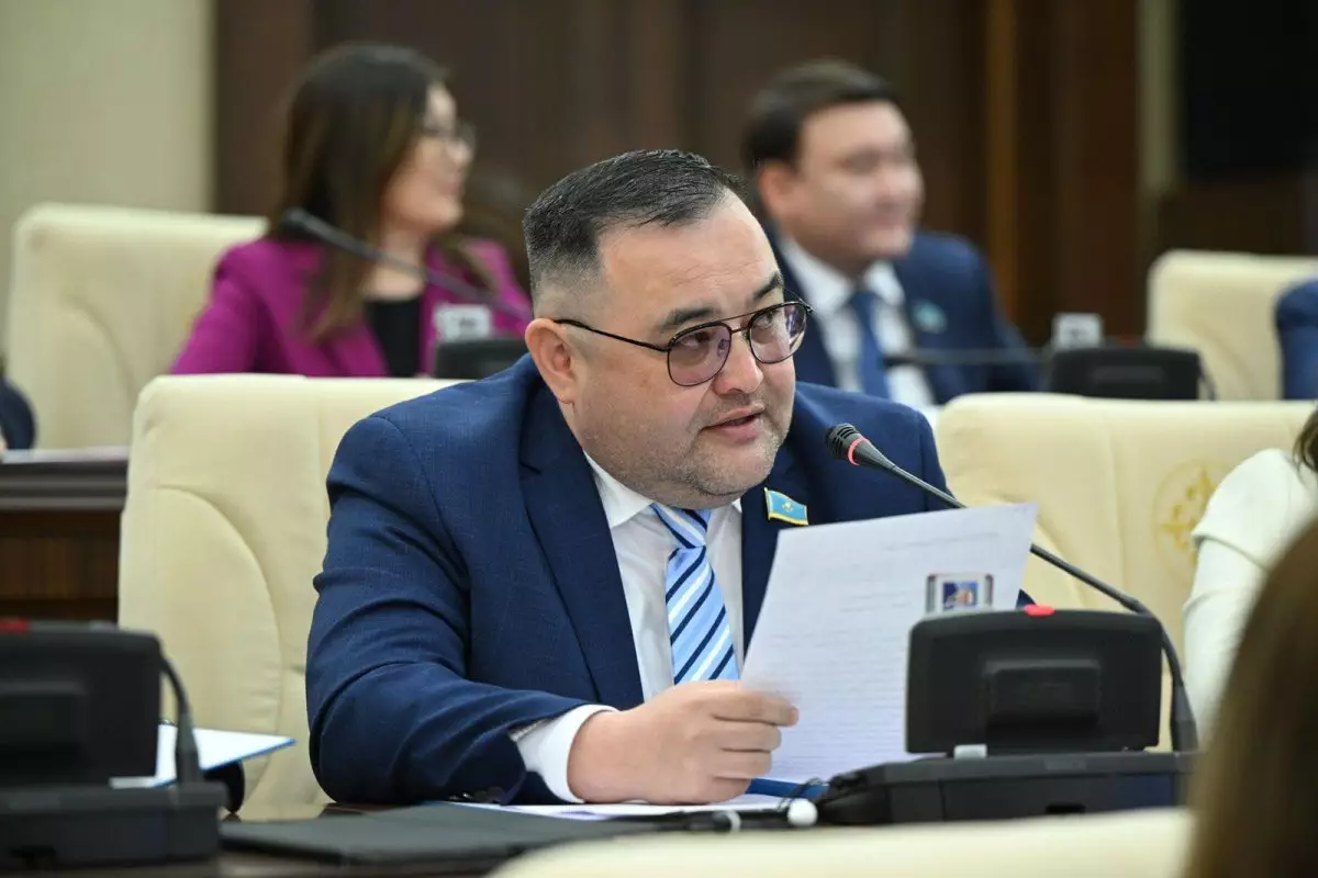 "Басымнан өткен нақты жағдайларды мысалға келтірдім": Самат Нұртаза қазақ тілі туралы жазбасына түсініктеме берді