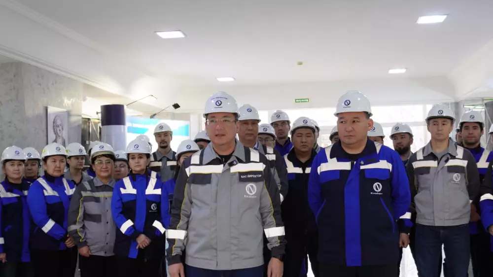 Сотрудники АО “КазАзот“ обсудили проект новой Конституции