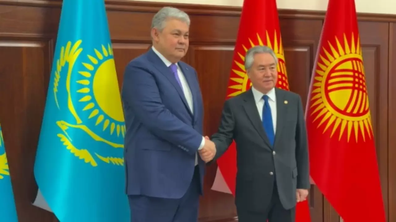 Казахстан и Кыргызстан намерены увеличить товарооборот до $3 млрд
