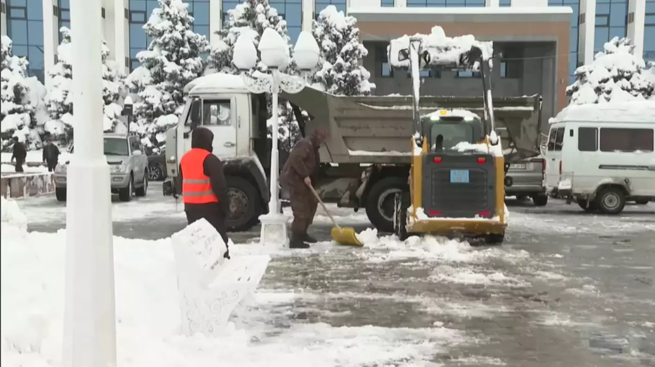 Таразда қар тазалайтын техника жетіспейді