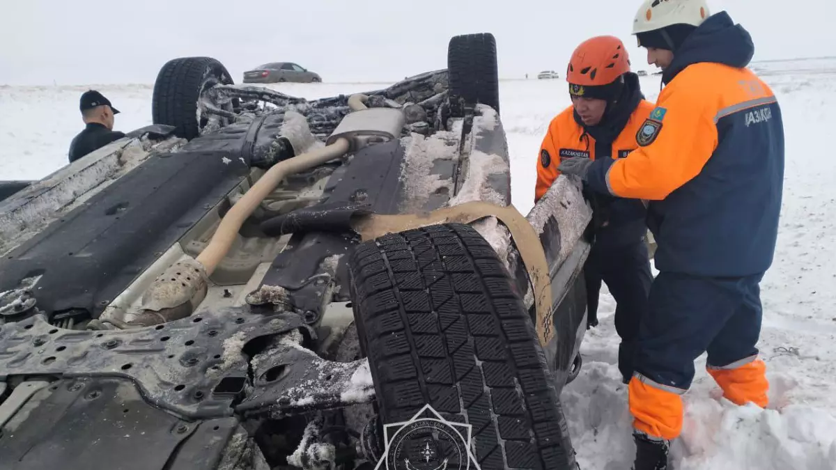 Легковой автомобиль перевернулся в Жамбылской области