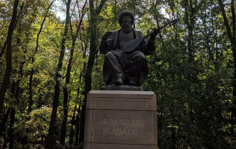 Киев без Жамбыла? Стало известно снесут ли памятник казахскому акыну