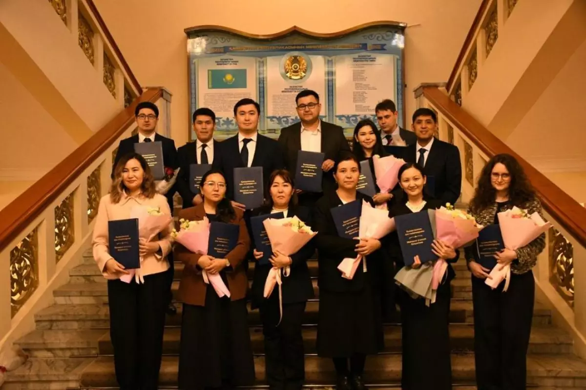 14 молодых ученых в Казахстане получили новые квартиры