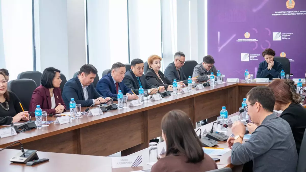 Экспертный клуб «SARAP»: в новом проекте Конституции особое внимание уделяется культуре и образованию