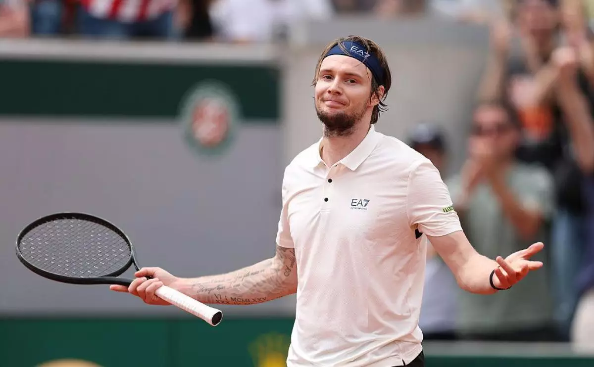 Александр Бублик Роттердамда жартылай финалға шықты