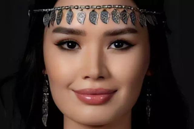 Ресейлік блогерді жарақаттады деп айыпталған модель Қазақстанға оралды