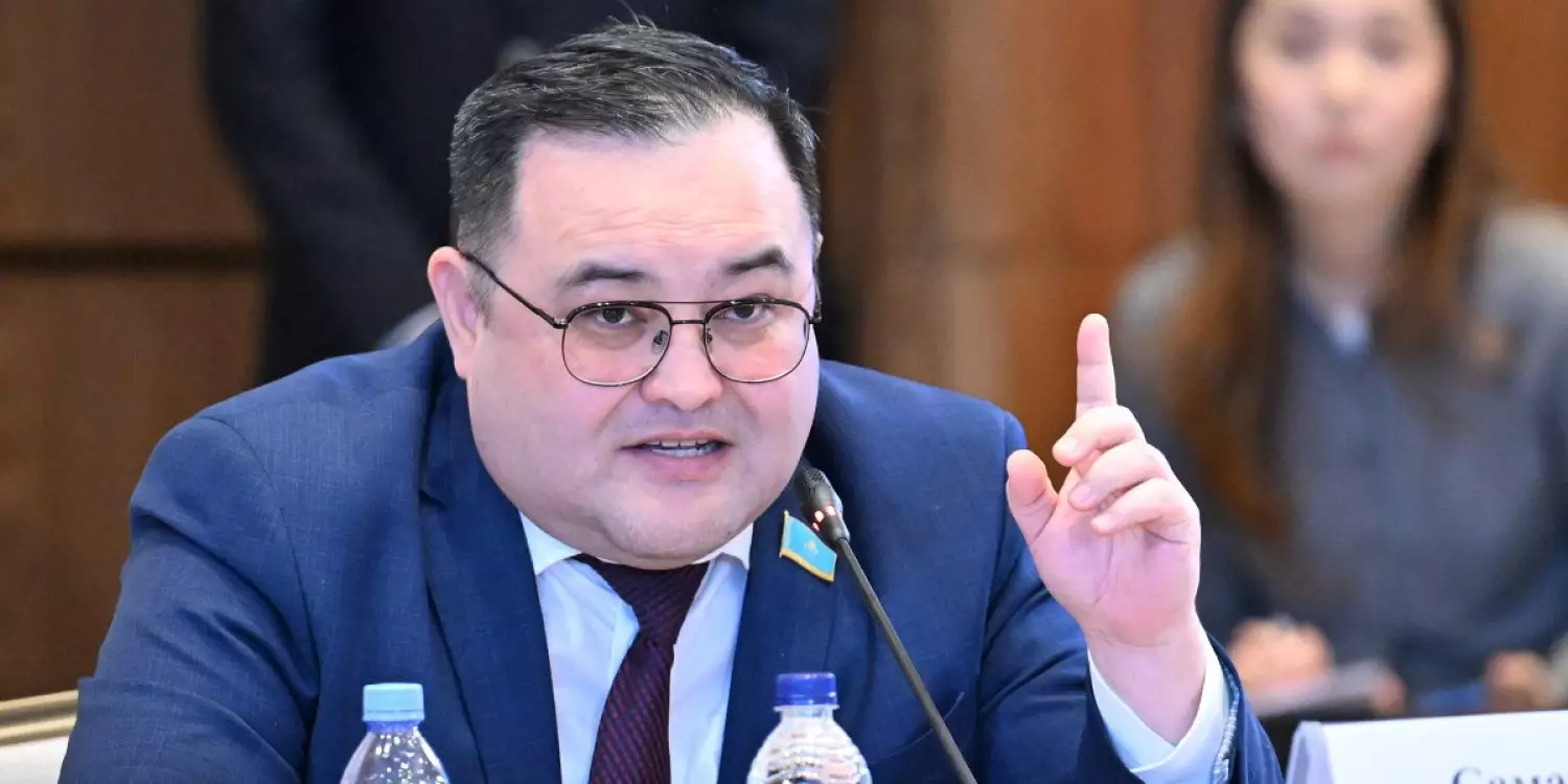 «Кедейлер мен даяшылардың тілі»: Депутат Самат Нұртазаның жазбасы дау тудырды