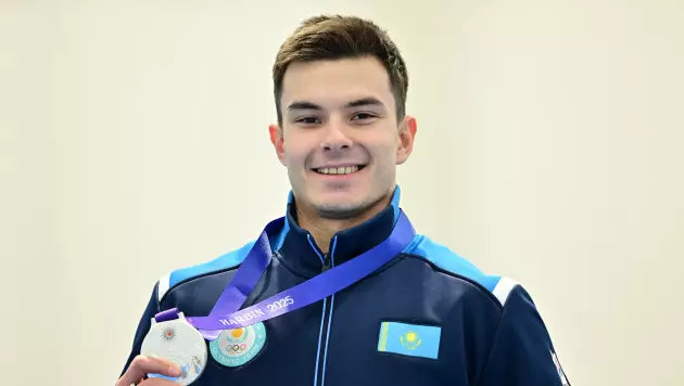 14 февраля. Коньки. Евгений Кошкин и женская сборной Казахстана