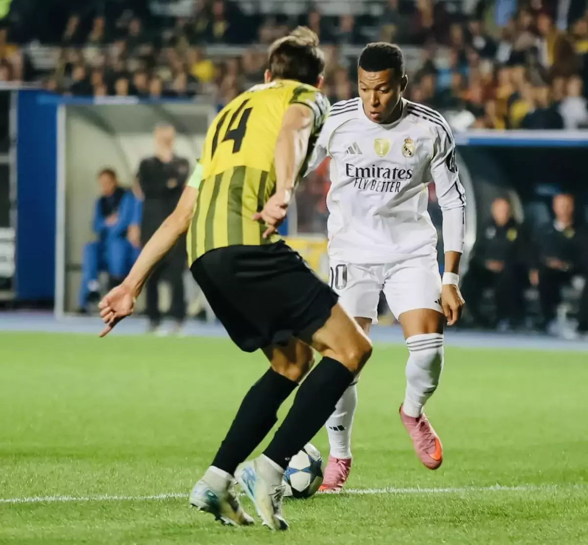 ҚПЛ клубының капитаны әлемдік жұлдызға жейдесін ұсынды