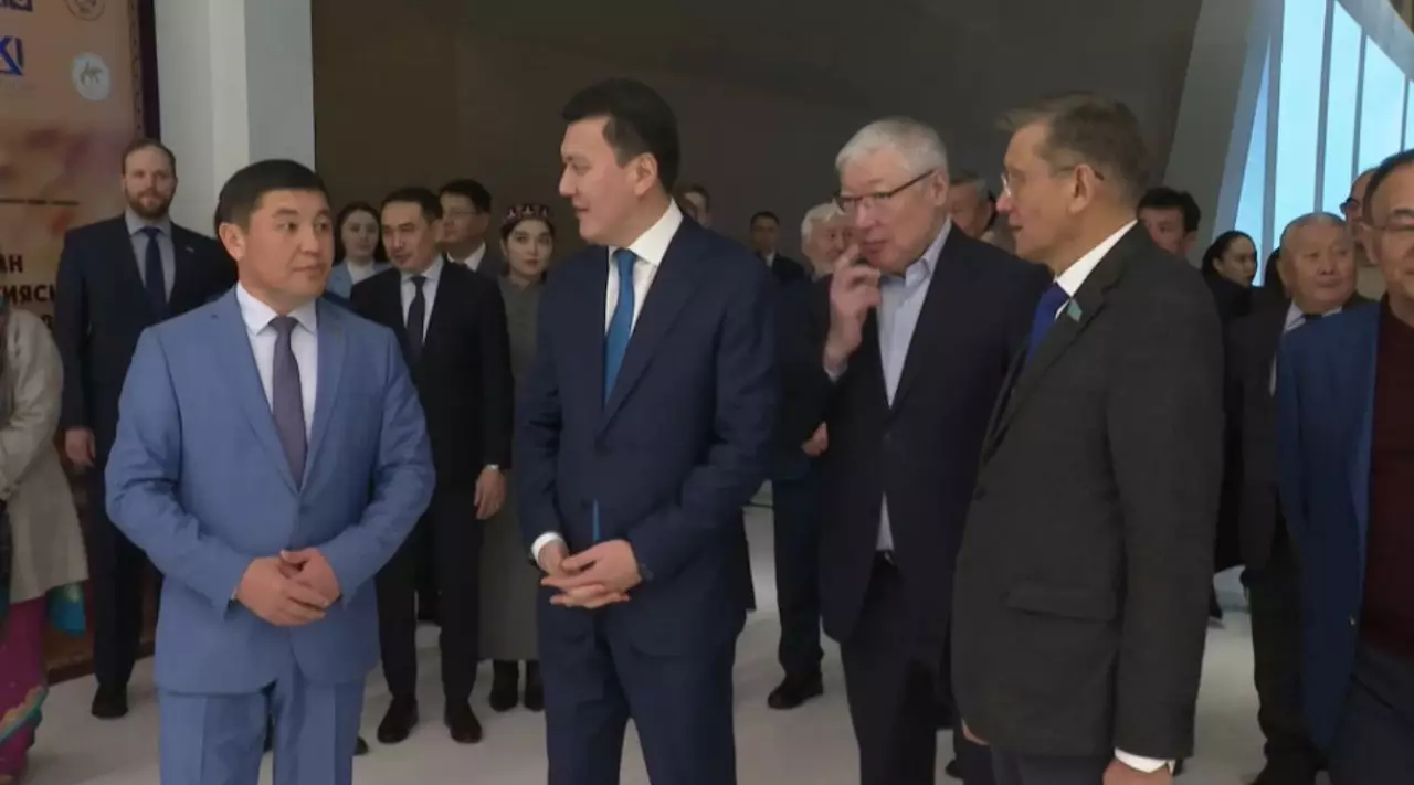 Ерлан Қарин «Қазақстан археологиясындағы жаңа ашылымдар – 2025» көрмесінің ашылуына қатысты