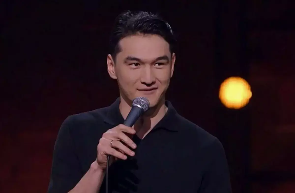 Казахстанского комика Нурлана Сабурова проверяют на причастность к преступлениям в Украине - новости на Lada.kz 14.02.2026