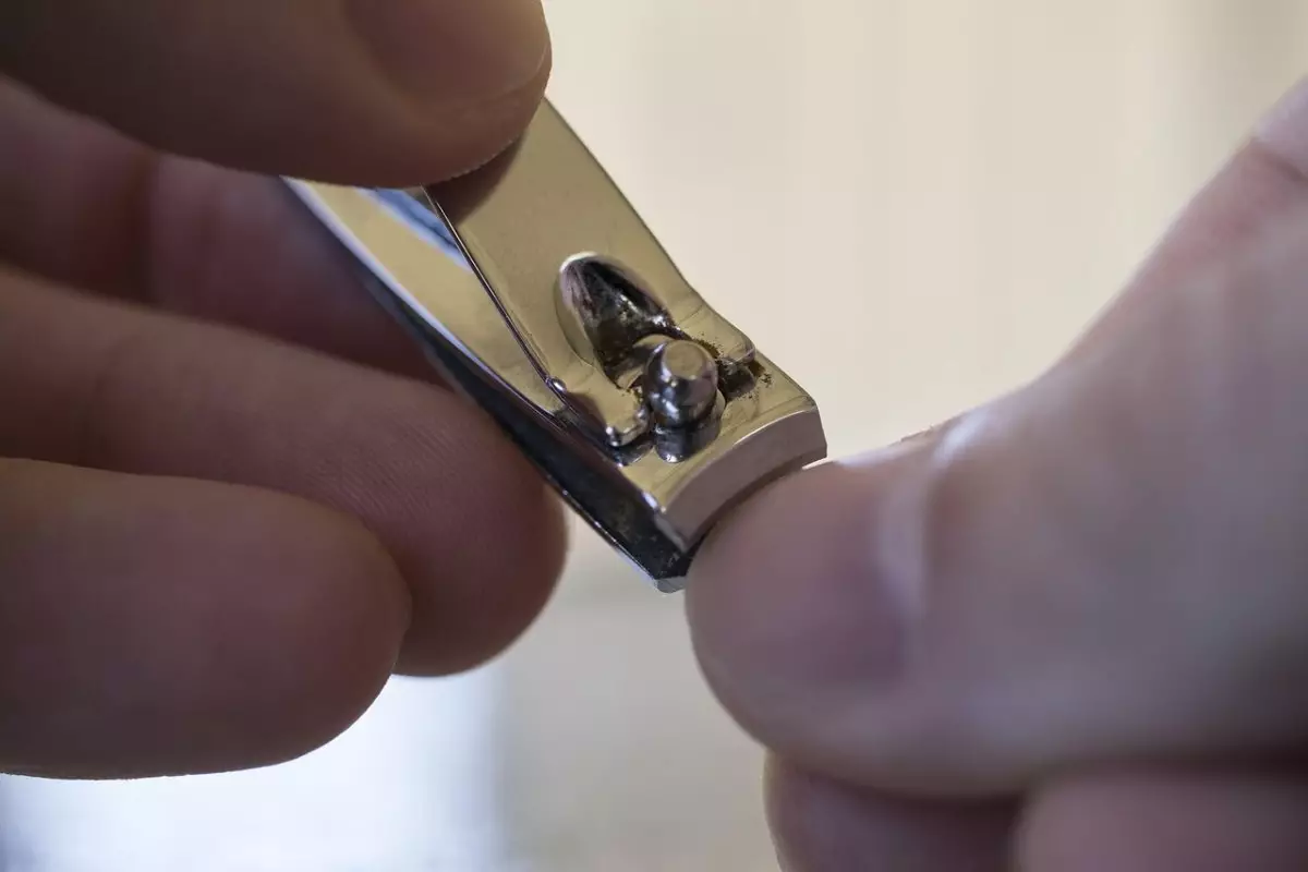 Что скрывается за ломкостью ногтей и как помочь