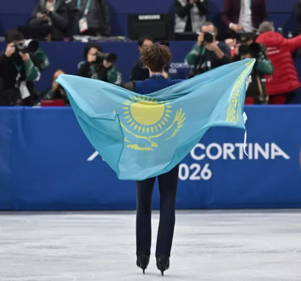 Шайдорову подарили трёхкомнатную квартиру в Астане