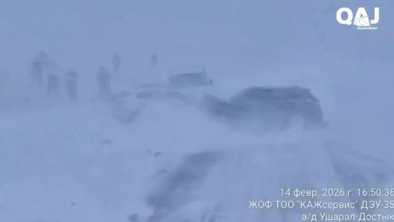 Үшарал-Достық тас жолындағы апат: жүргізушілер тыйымды елемеген