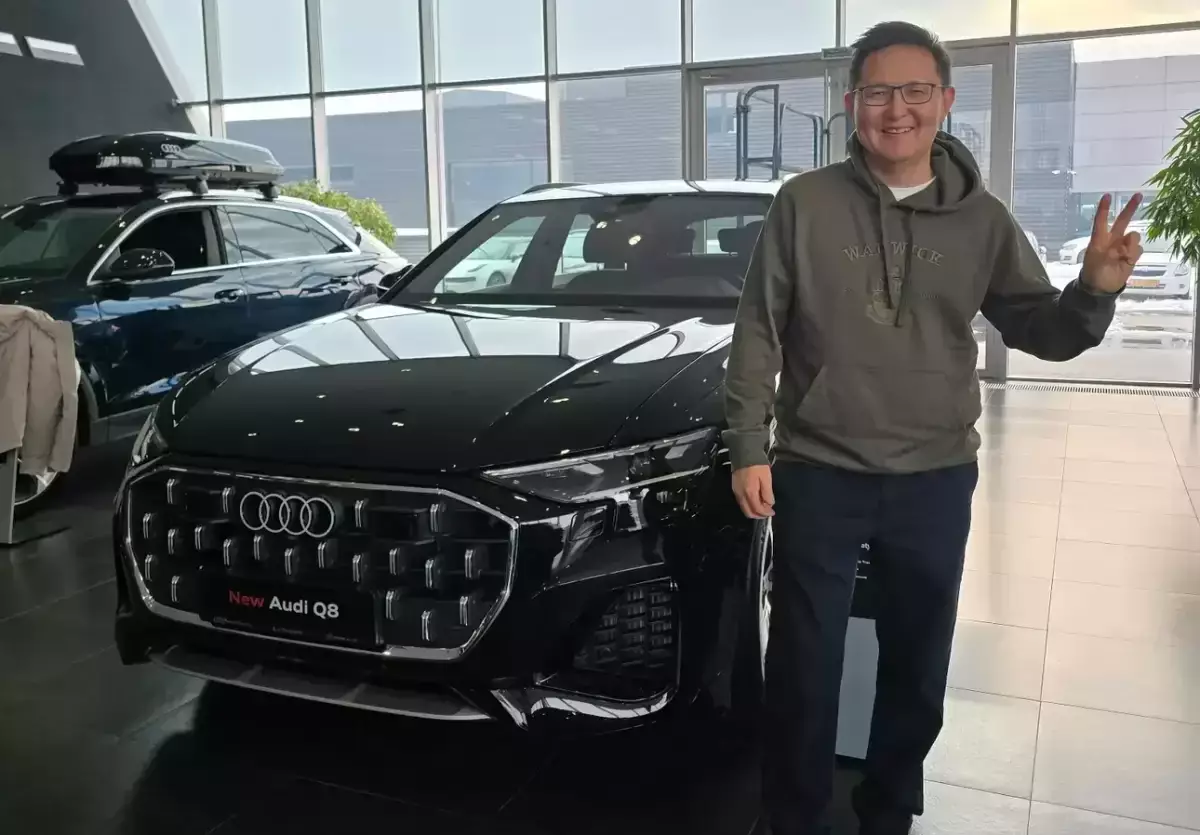 Танымал кәсіпкер Михаил Шайдоровтың әкесіне қымбат көлік сыйлады (ФОТО)