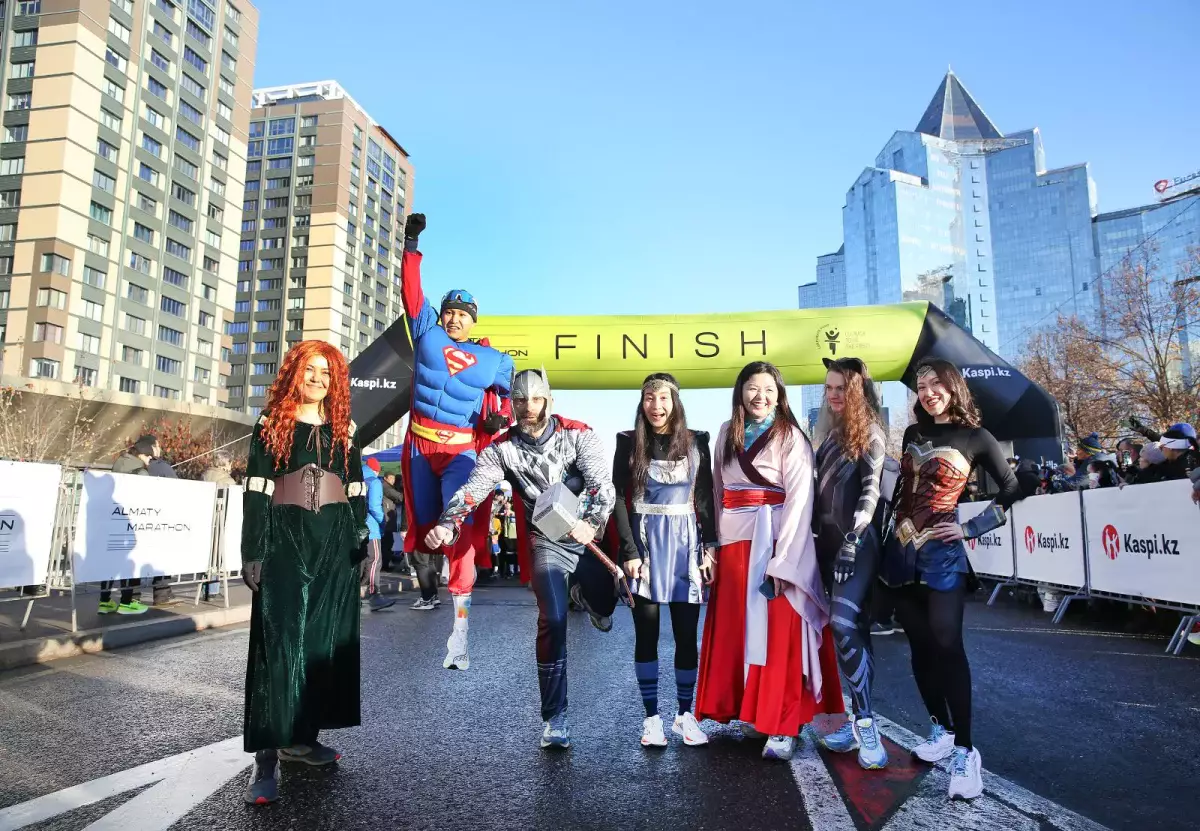 Участники из 22 стран открыли беговой сезон в Алматы