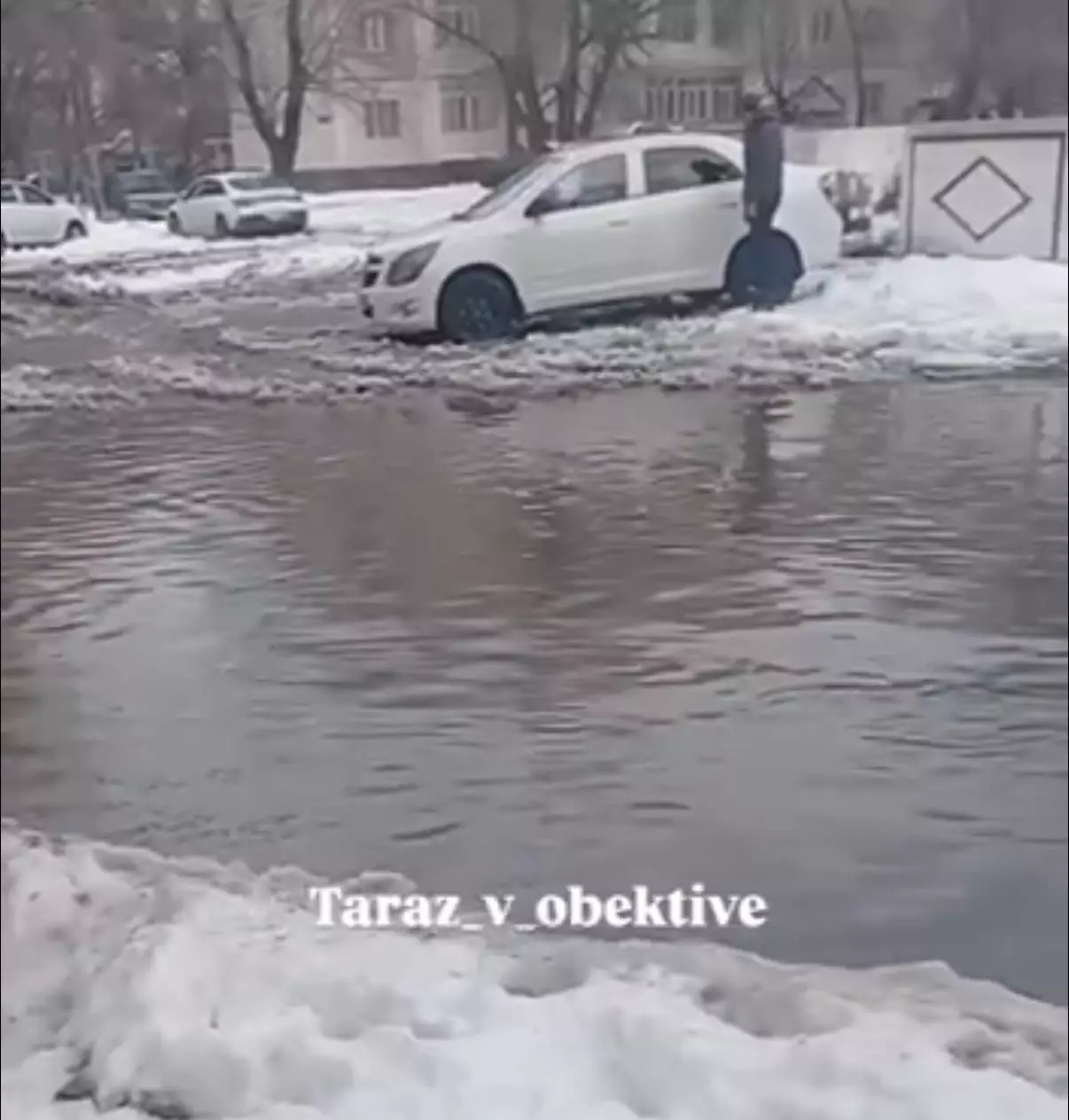 Таразда көшелер көлге айналды
