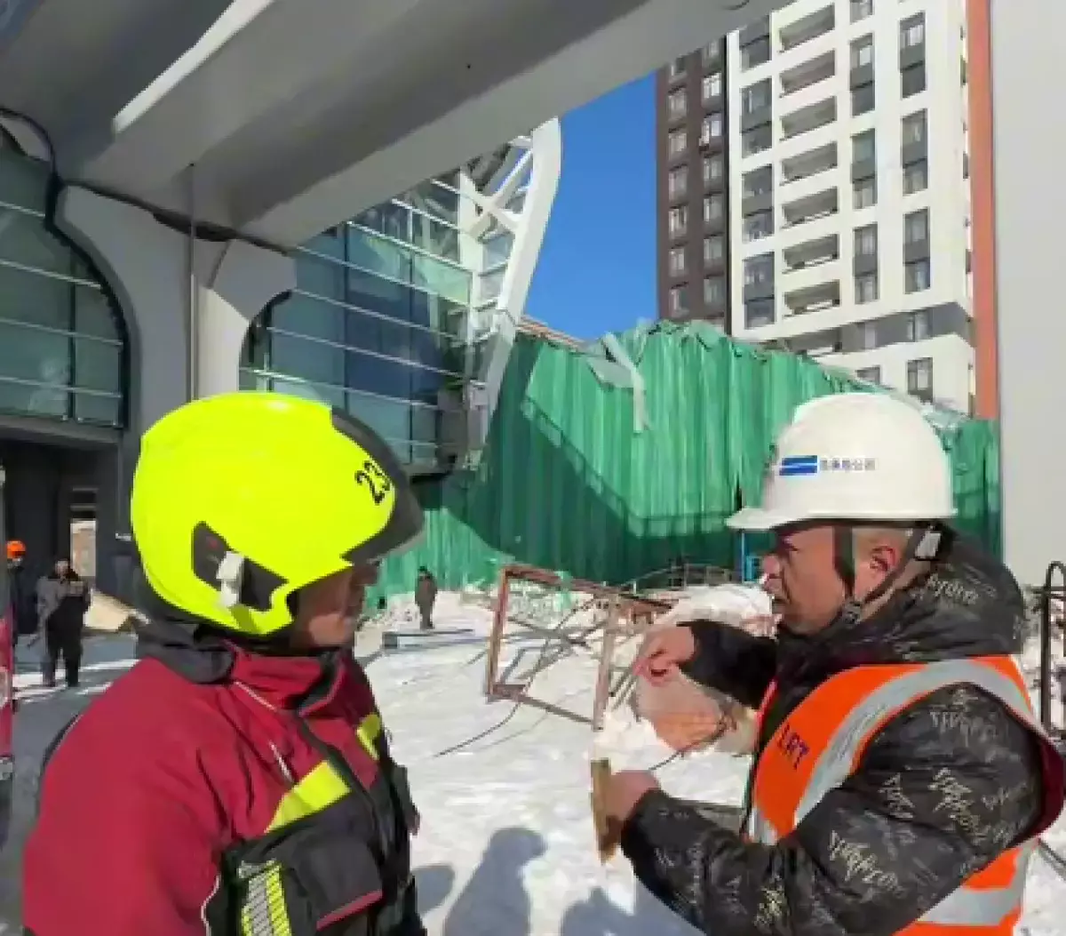 Пожар в остановочном павильоне у LRT тушили в Астане