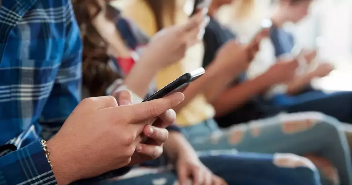  Еуропа балаларға әлеуметтік желілерді пайдалануға тыйым салуы мүмкін 