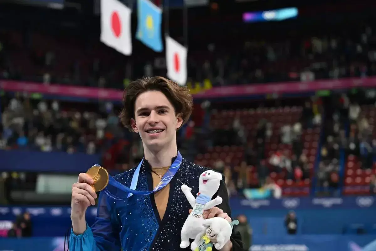 Чемпиона Олимпийских игр Михаила Шайдорова и его отца осыпали автомобилями - новости на Lada.kz 15.02.2026