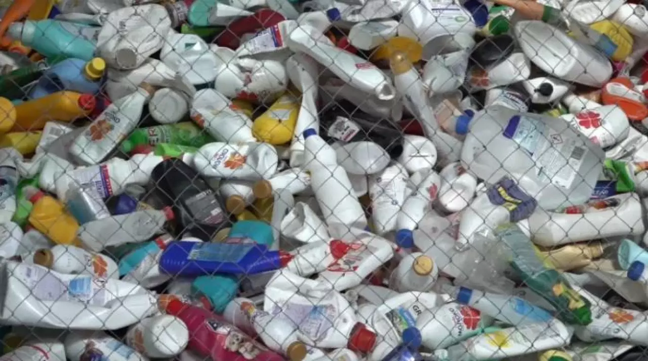 Завод по переработке пластиковых отходов запускают в Атырау