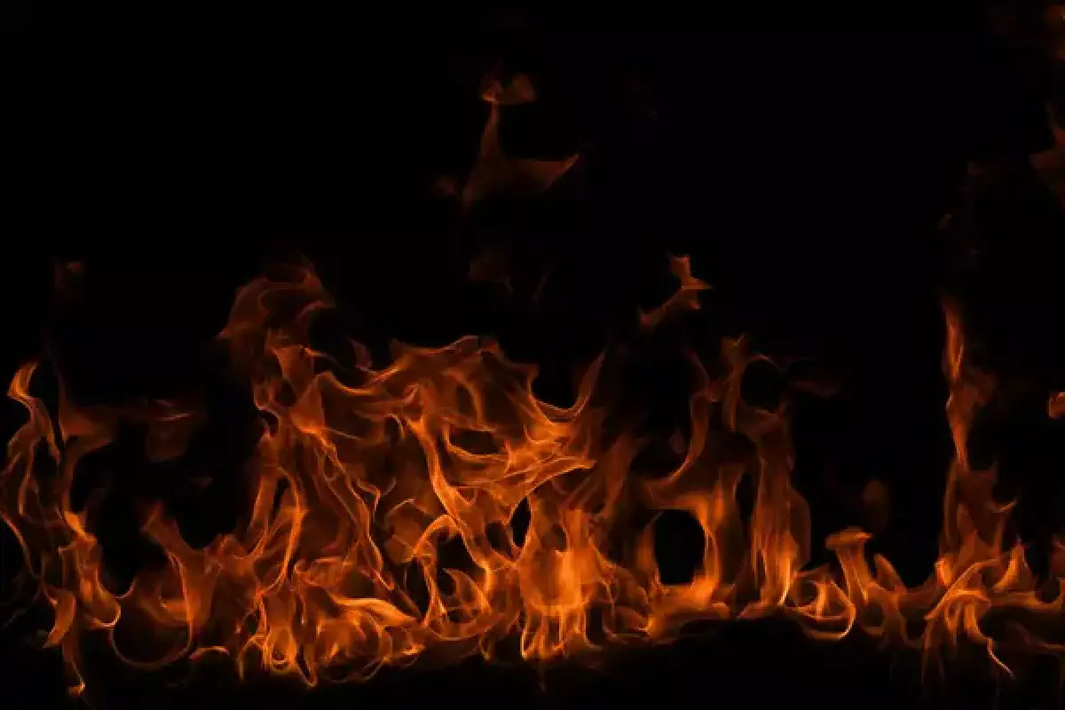 В СКО загорелась общественная баня: спасены посетители