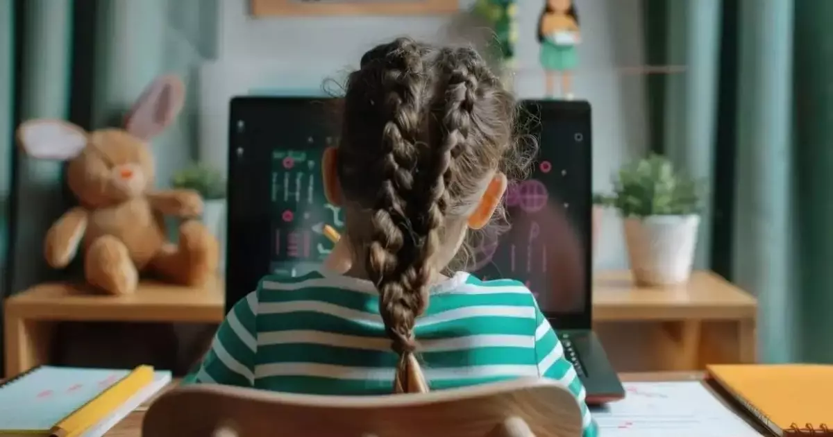  Улы тұман: Өскеменде барлық сынып оқушылары үйден оқитын болды 