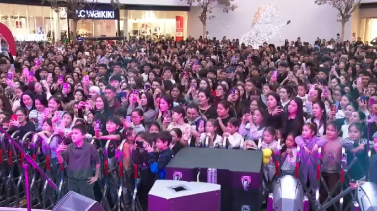 Концерт в поддержку проекта новой Конституции в Астане