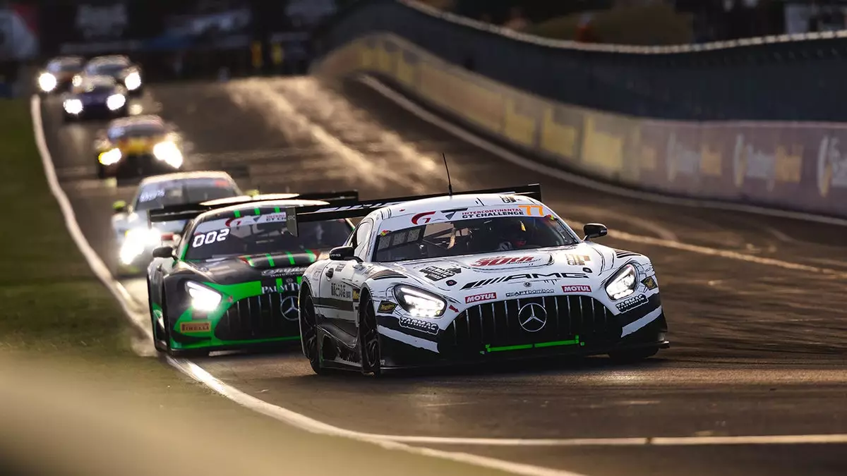 Ужасная авария привела к красному флагу во время гонки на выносливость.