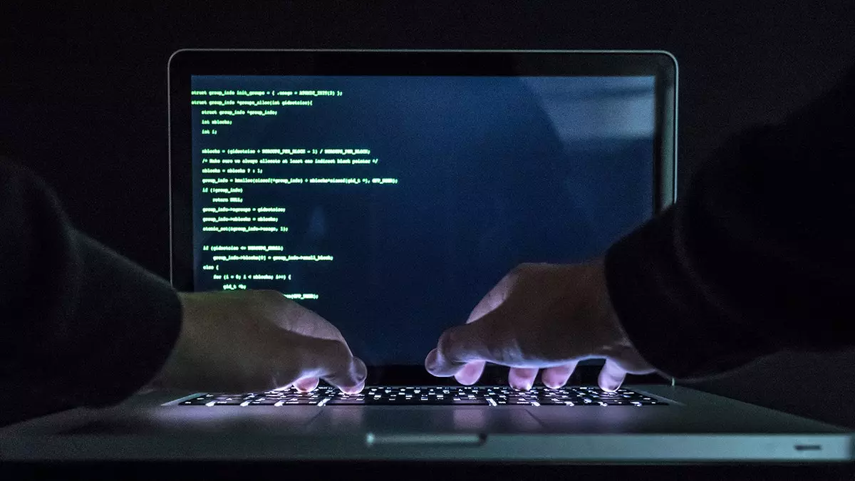 Кража физических удостоверений личности сложнее для исправления, чем мошенничество с кредитными картами.