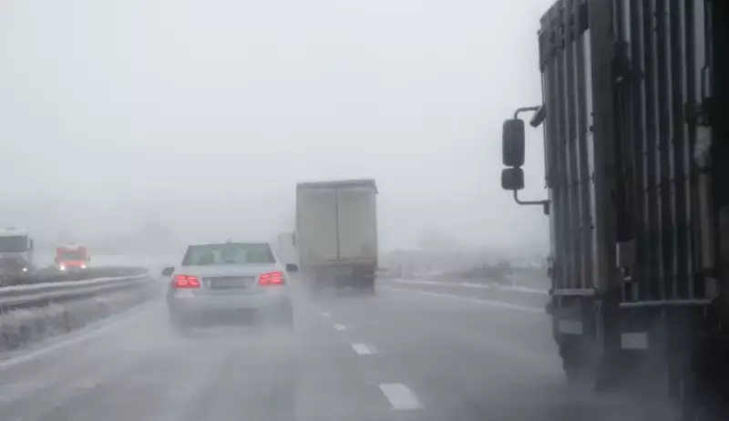 Непогода перекрыла трассы еще в двух областях Казахстана