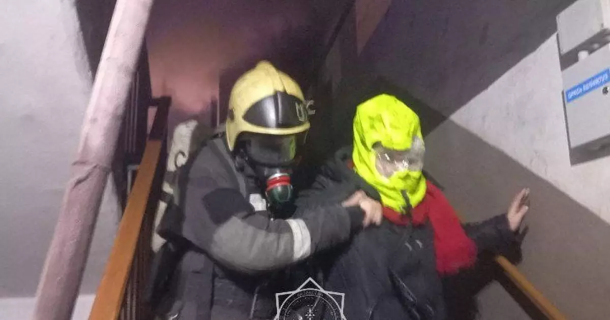  Семейде тұрғын үйден өрт шығып, 15 адам құтқарылды 