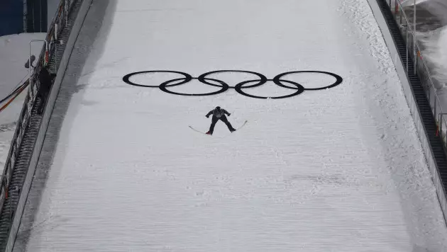 16 февраля. Прыжки с трамплина. Илья Мизерных и Данил Васильев