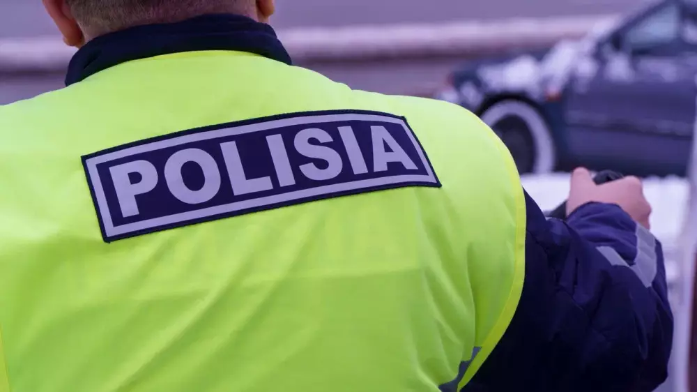 Казахстанец надел полицейскую форму для съёмки ролика и получил штраф