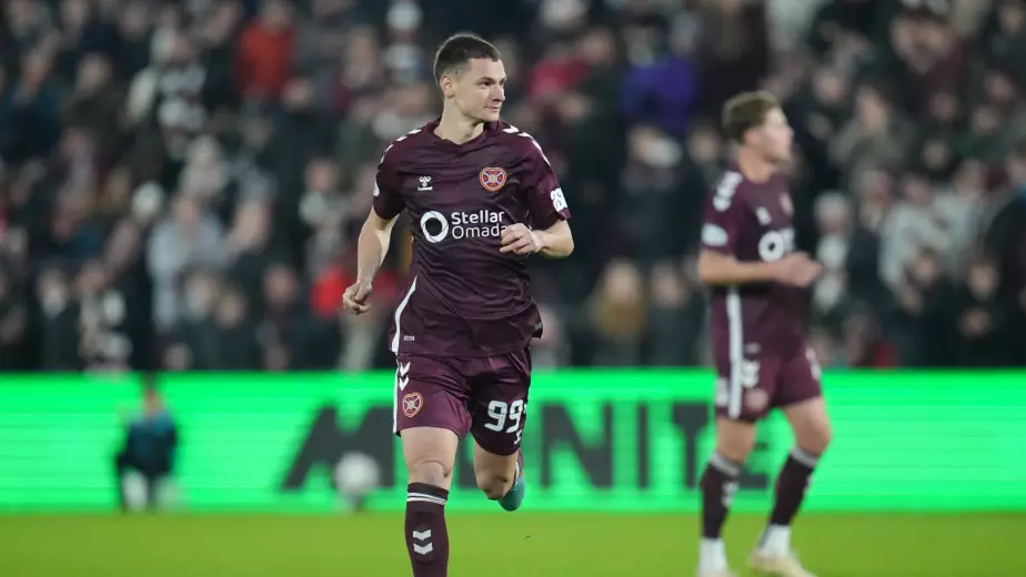 Ислама Чеснокова заменили в перерыве, а "Хартс" проиграл конкуренту. Тренер объяснил решение