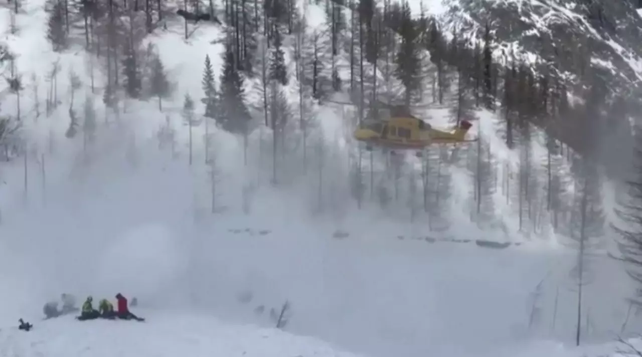 Италияда қар көшкінінен екі адам қаза тапты