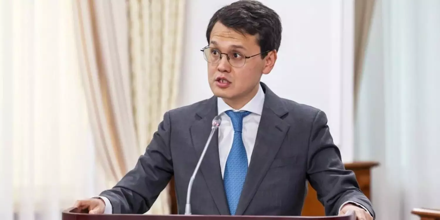 «Станция мен шәйнек»: Мусин KazLLM мен ChatGPT айырмашылығын түсіндірді