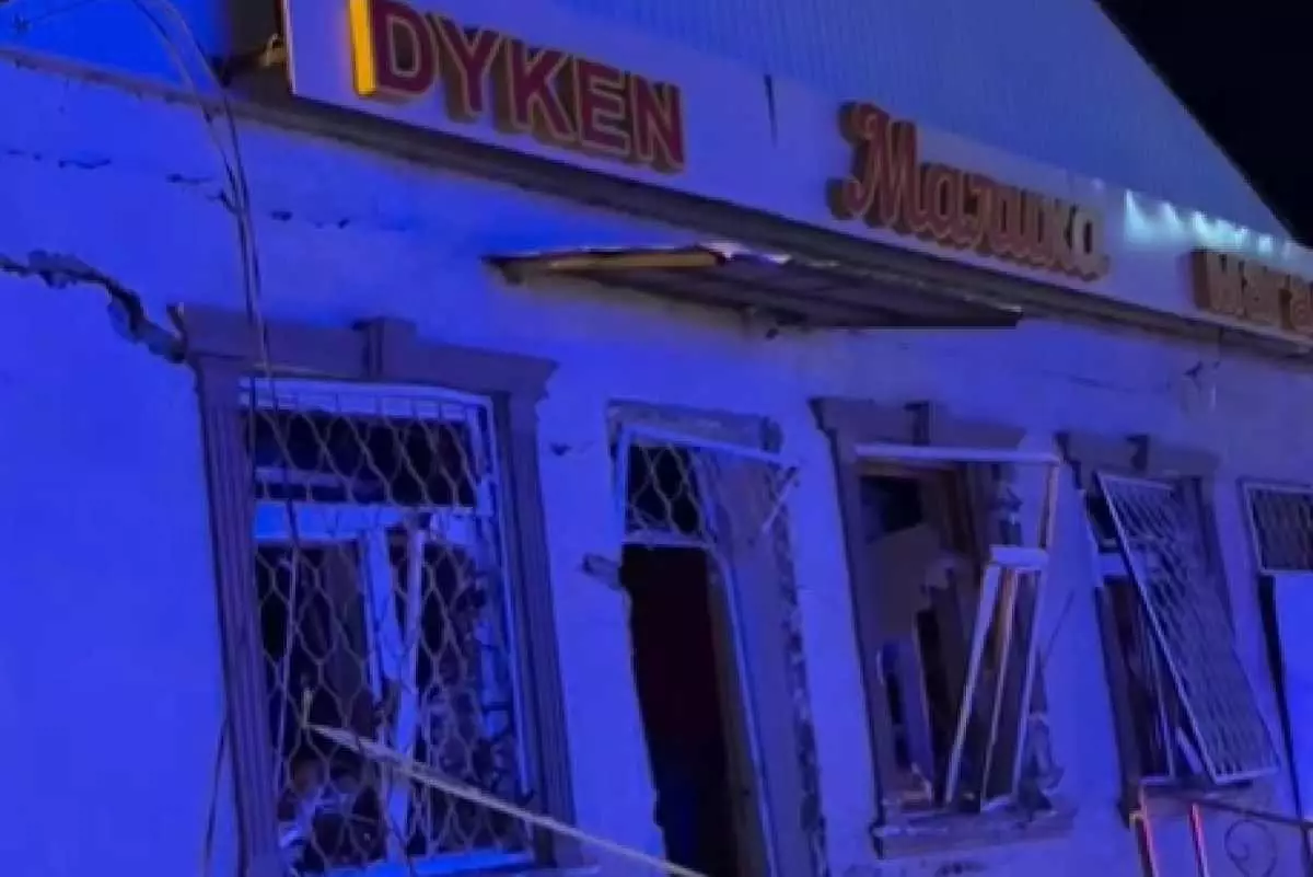 Трое госпитализированы после взрыва в магазине в области Жетысу