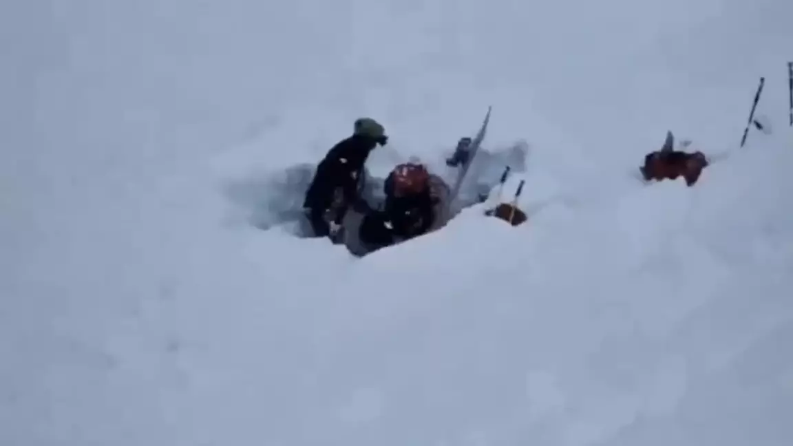 Шымбұлақ маңында қар көшкіні жүріп, бір адам қалың қар астында қалып қойды