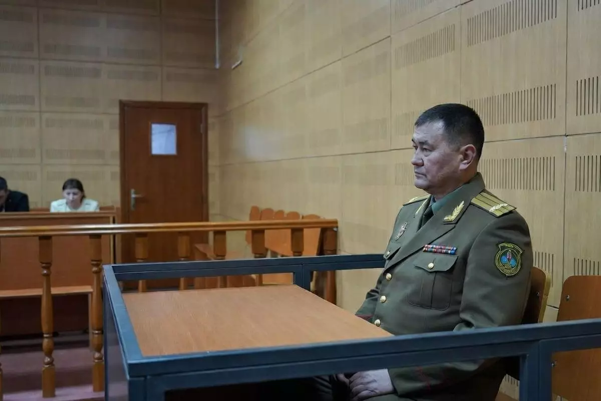 Әскерге бармау үшін 3,6 млн теңге берген: Павлодардағы лейтенанттың басы дауға қалды