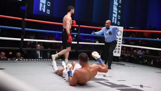 Нокаутом с одного удара обернулся со-главный бой вечера бокса в США