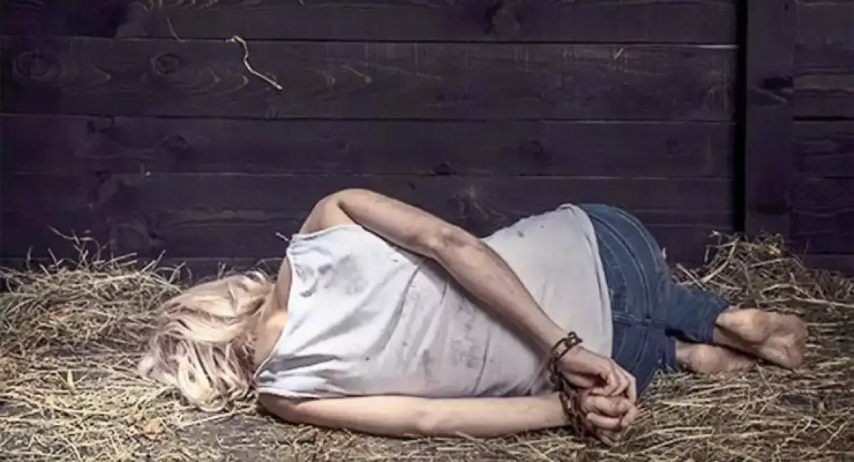 Екі жылдық тозақ: қарумен қорқытып, зорлықта ұстаған әйел қашып құтылды