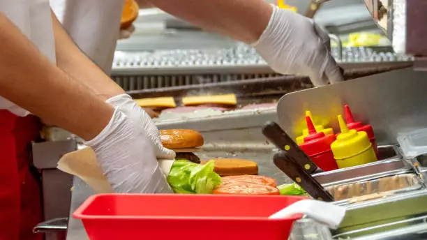 Увольнение сотрудника с аутизмом в Алматы вызвало волну возмущения в Казнете