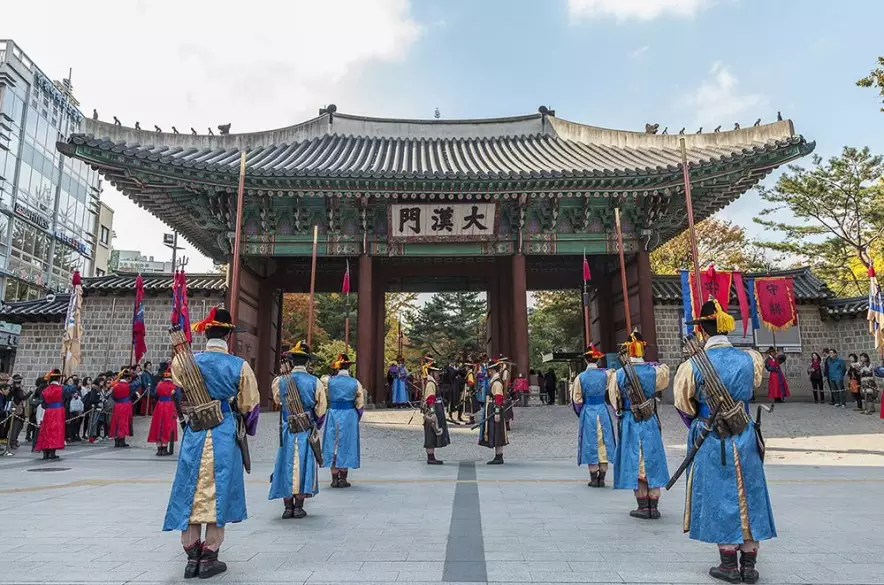 В честь Лунного Нового года дворцы Сеула открыли для бесплатного посещения