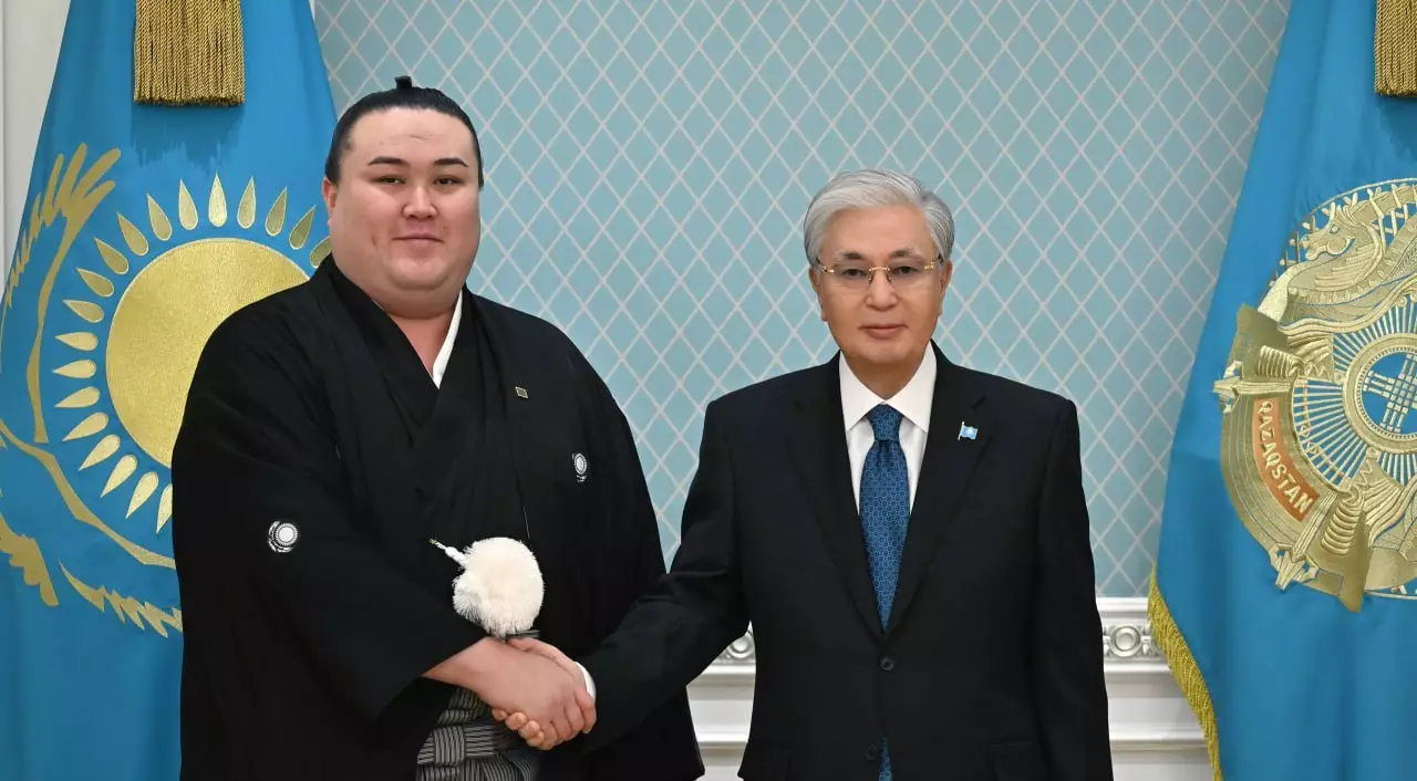 Глава государства принял профессионального борца сумо Ерсина Балтагула