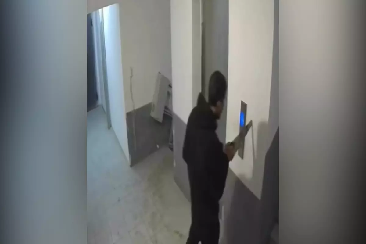 ​В мкр.Береке мужчина с пилой напугал соседей