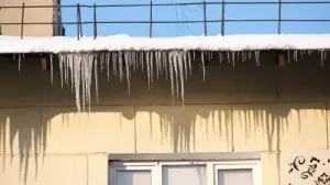 Алматыда мұз бен қарды уақтылы тазалаудың жауапкершілігі ескертілді